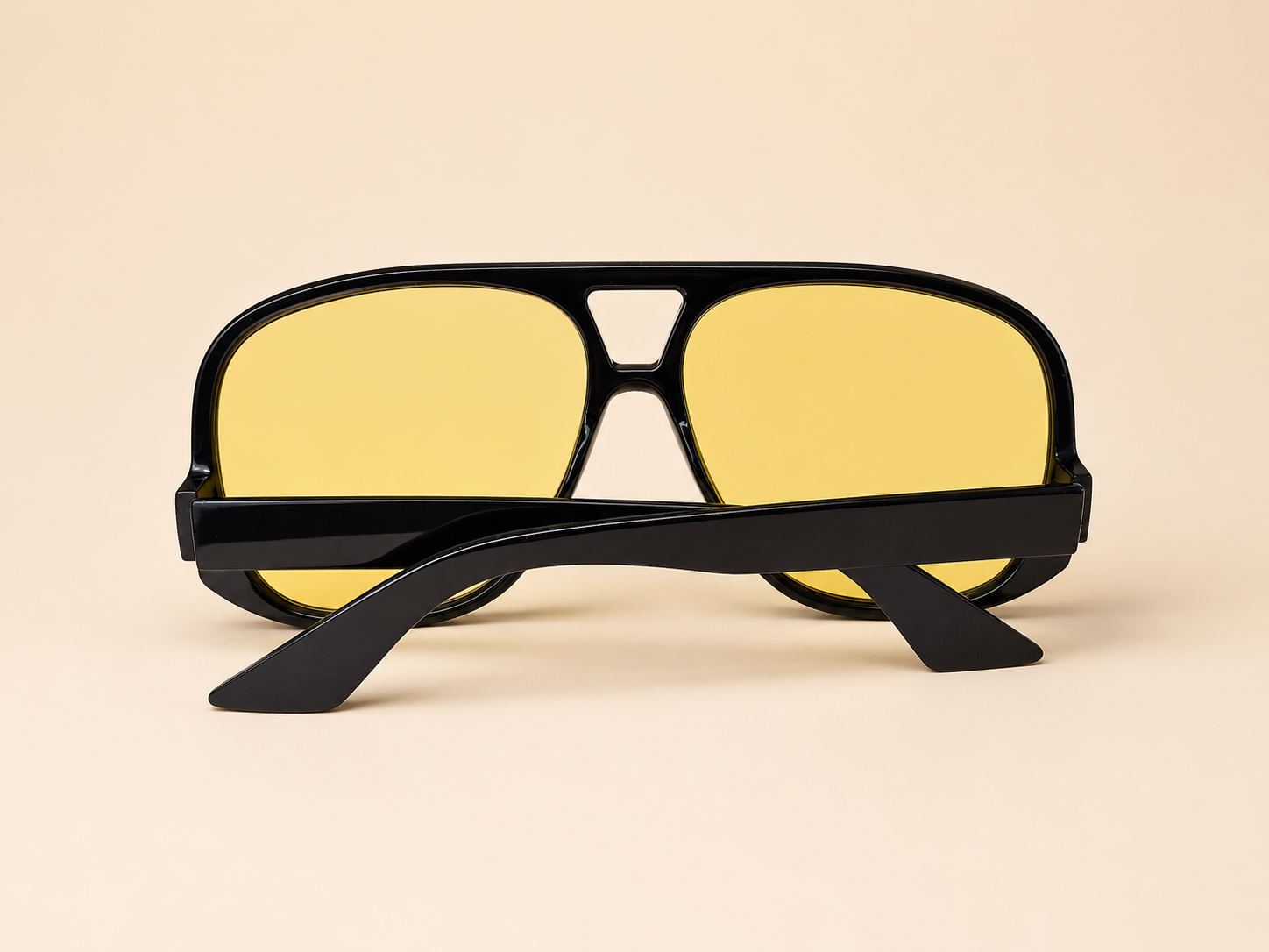 Oversized aviator unisex sunglasses from NeXova UK with glossy black frame and yellow tinted lenses