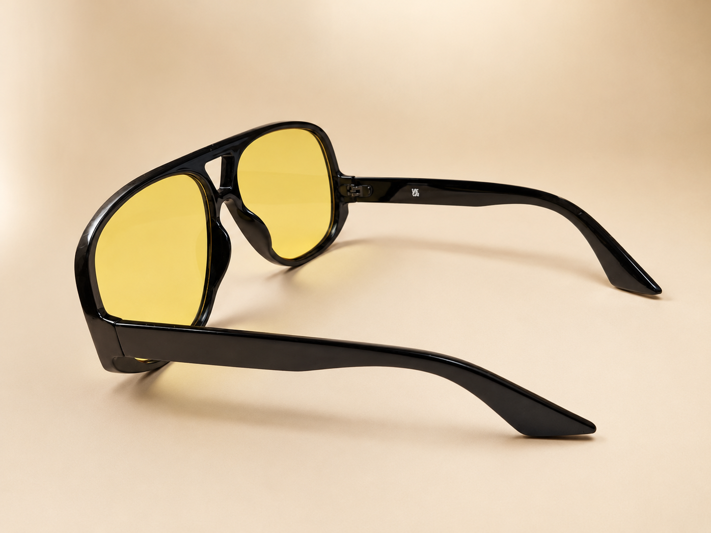 Oversized aviator unisex sunglasses from NeXova UK with glossy black frame and yellow tinted lenses