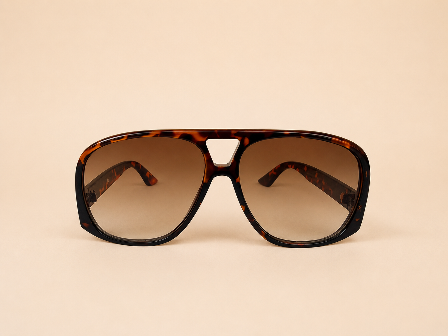 Oversized aviator unisex sunglasses from NeXova UK with tortoiseshell frame and brown gradient lenses